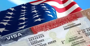 Nova taxa extra de US$ 250 encarece visto americano; entenda quando entra em vigor e como afeta turistas, estudantes e viajantes a negócios.