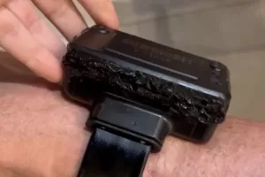 Bolsonaro-queimou-com-ferro-quente-tornozaleira