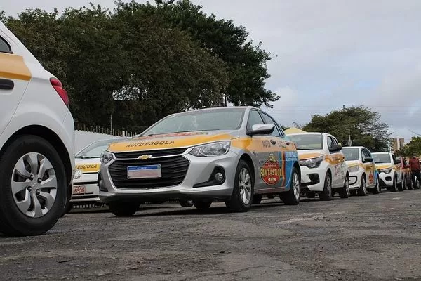 primeira brasileira a obter a CNH pelo novo modelo