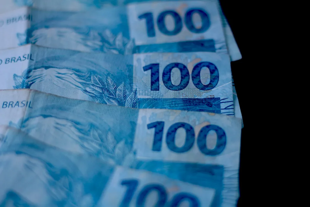 notas de cem reais brasil